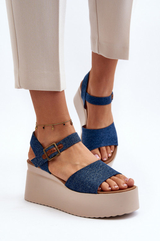Jeans-Plateausandalen in blauer Farbe... Jeans-Plateausandalen in blauer Farbe...