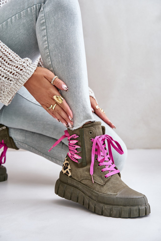 Damenstiefel mit einer Plattform Mit Dekorationen Schnürungm mit Leopardenfellmuster grüne Farbe Edidda Damenstiefel mit einer Plattform Mit Dekorationen Schnürungm mit Leopardenfellmuster grüne Farbe Edidda