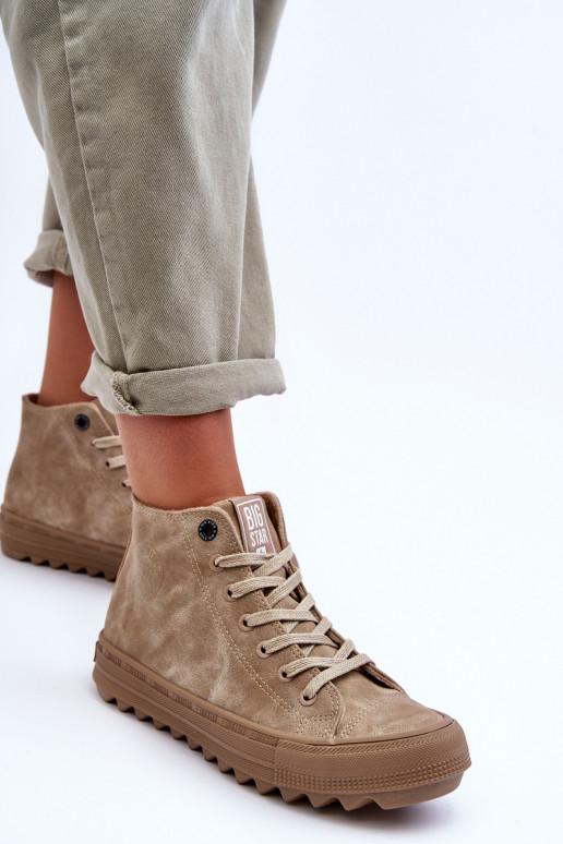 Freizeitschuhe Big Star isoliert beige Freizeitschuhe Big Star isoliert beige