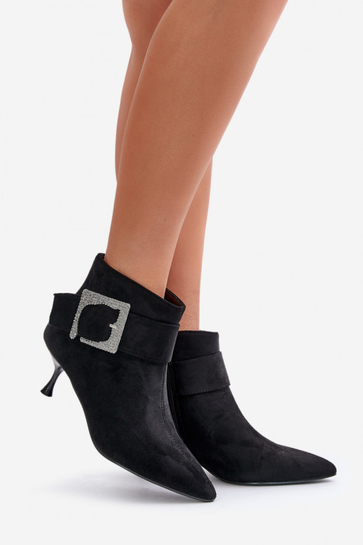 Damenstiefel mit dünnen Absätzen dekorieren mit Schnallen schZuarze Farbe Nirilis