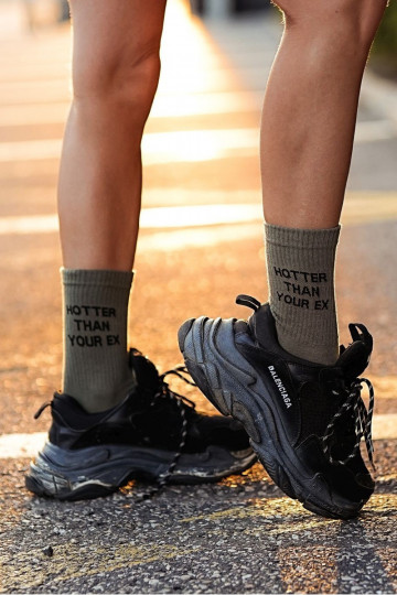 Socken Feminin mit einer Notiz Hotter Than Your Ex grüne Farbe