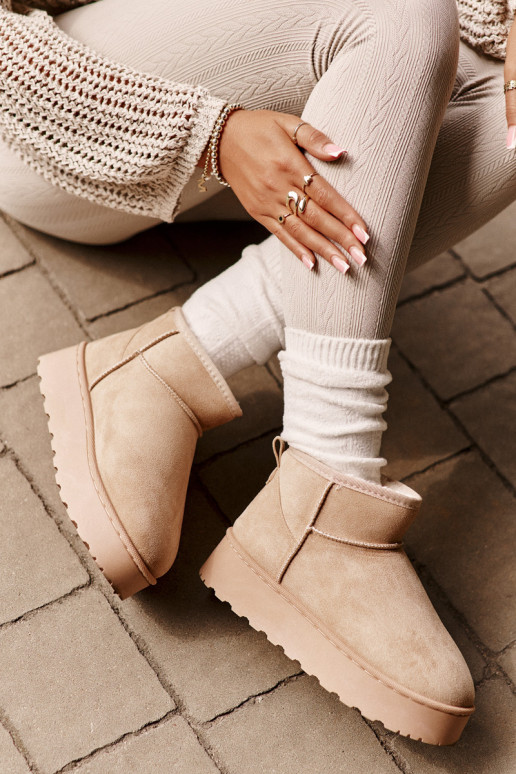 Schneestiefel für Damen mit Plateau zum Wärmen und Fell innen in der Farbe Beige von Xamella Schneestiefel für Damen mit Plateau zum Wärmen und Fell innen in der Farbe Beige von Xamella