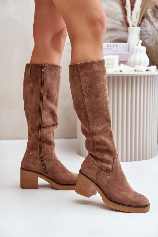 Gefütterte Langschaftstiefel mit Absatz aus Öko-Wildleder in Braun Leamirael