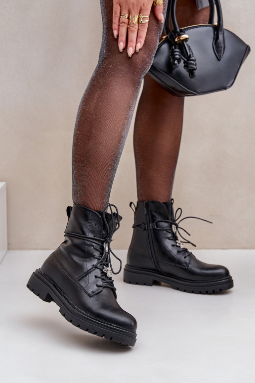 Wärmende Ankle Boots mit Schnallen und Schnürsenkeln in Schwarz Irivina