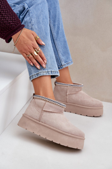 Schneestiefel mit einer Plattform Mit Dekorationen Haftem elfenbeinfarbe Heslania