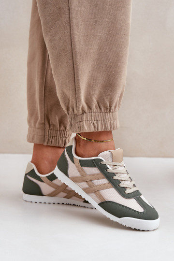 Niedrige Sportschuhe in sand-grüner Ausführung von Eezore