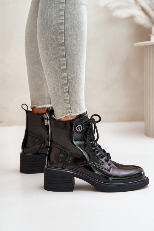 Obermaterial aus Leder, lackierte und... Obermaterial aus Leder, lackierte und...