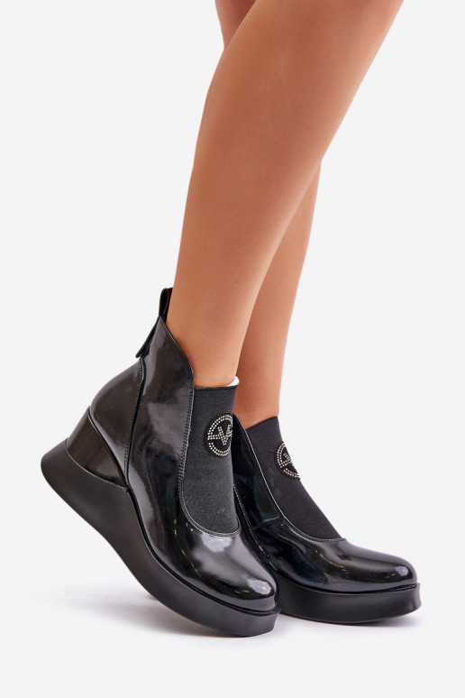 Lackierte und gefütterte Stiefeletten... Lackierte und gefütterte Stiefeletten...