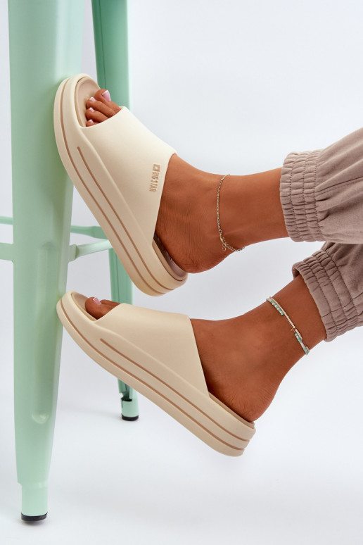 Damenhausschuhe mit einer Plattform Big Star NN274A034 Beige