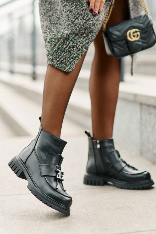 Lederstiefeletten mit Ornamenten,... Lederstiefeletten mit Ornamenten,...