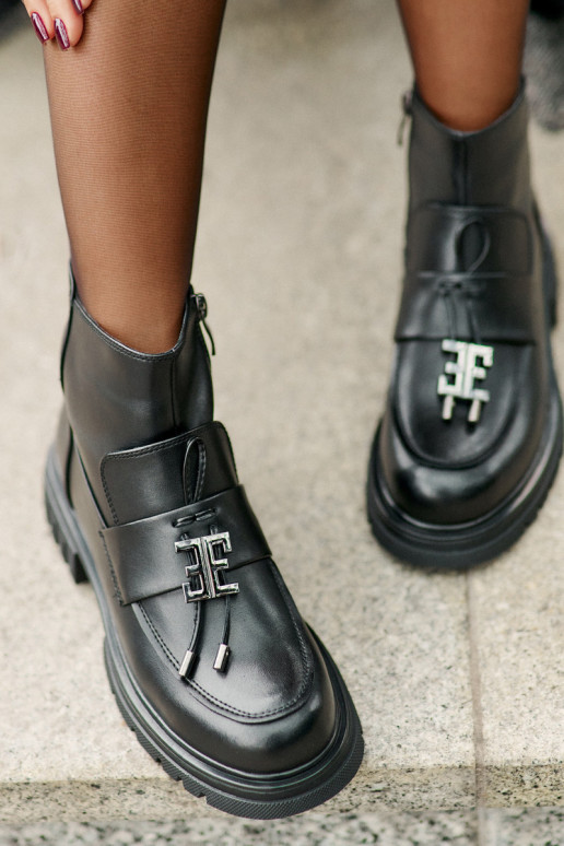 Lederstiefeletten mit Ornamenten,... Lederstiefeletten mit Ornamenten,...