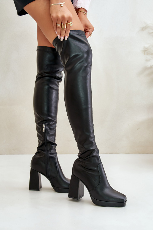 Stiefel über dem Knie mit Absätzen... Stiefel über dem Knie mit Absätzen...