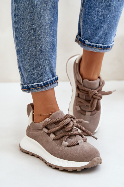 Wildleder Sneakers in Sandfarbe Wildleder Sneakers in Sandfarbe