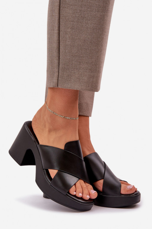 Leichte Hausschuhe mit Absätzen aus Öko-Leder schZuarze Farbe Kacaria