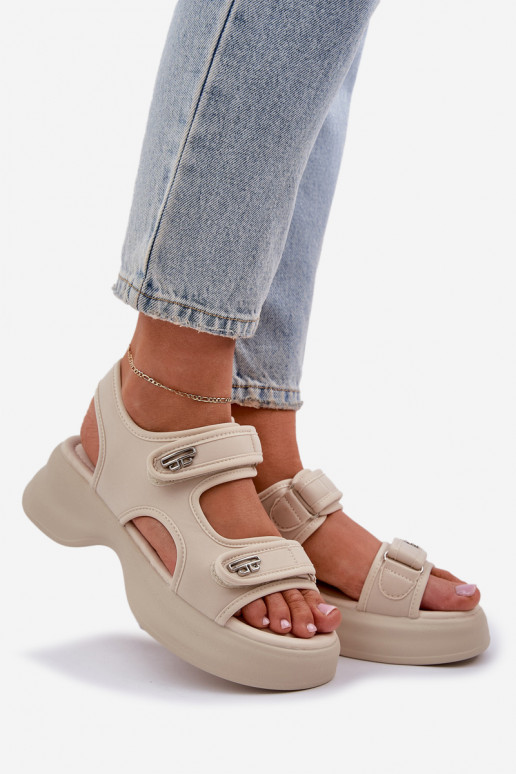 Leichte Sandalen mit einer Plattform elfenbeinfarbe Deniffia  Leichte Sandalen mit einer Plattform elfenbeinfarbe Deniffia