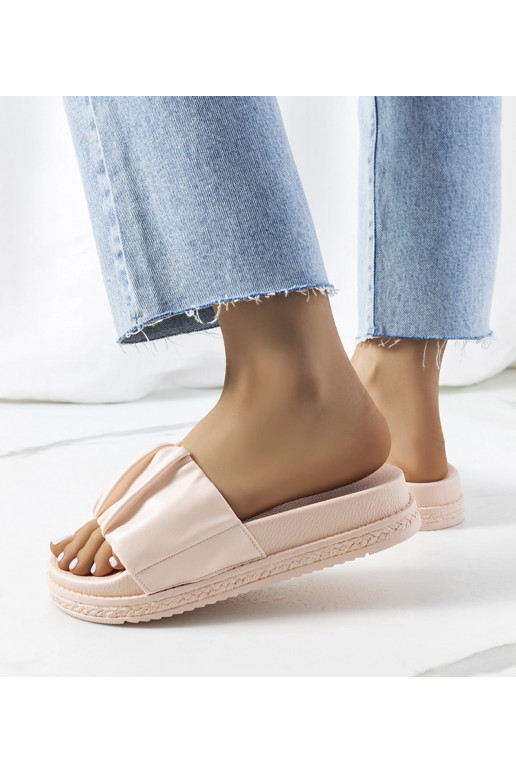 Rosa Flip-Flops mit Plateausohle...