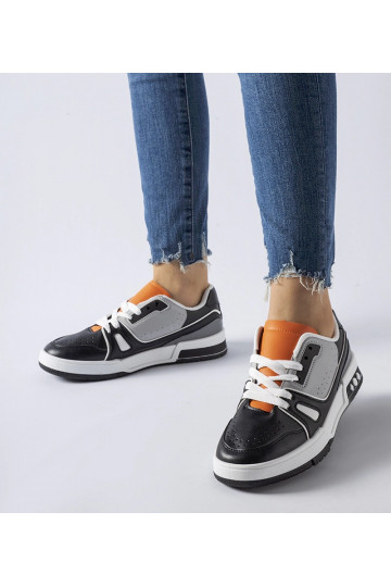 Schwarze Schuhe mit...