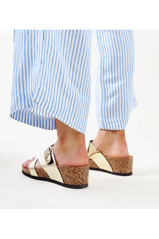 Donata – Goldmetallic-Keilsandalen