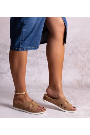 Braune leichte Flip-Flops...