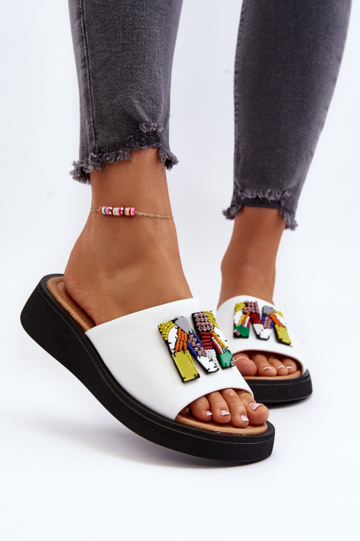 Lederhausschuhe Feminin mit Ornamenten Zueiße Farbe Asames