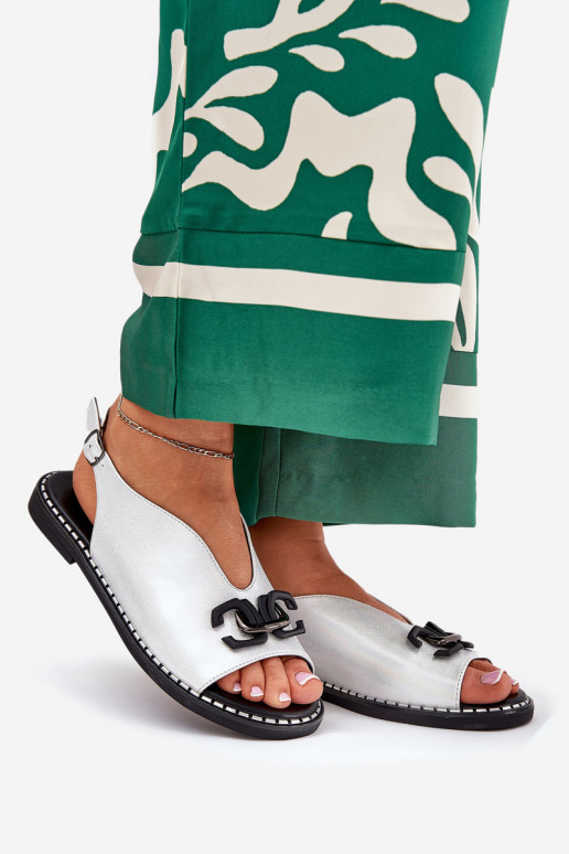 Sandalen mit breiten Absätzen mit Ornamenten aus Öko-Leder Silberfarbe Tillireta Sandalen mit breiten Absätzen mit Ornamenten aus Öko-Leder Silberfarbe Tillireta