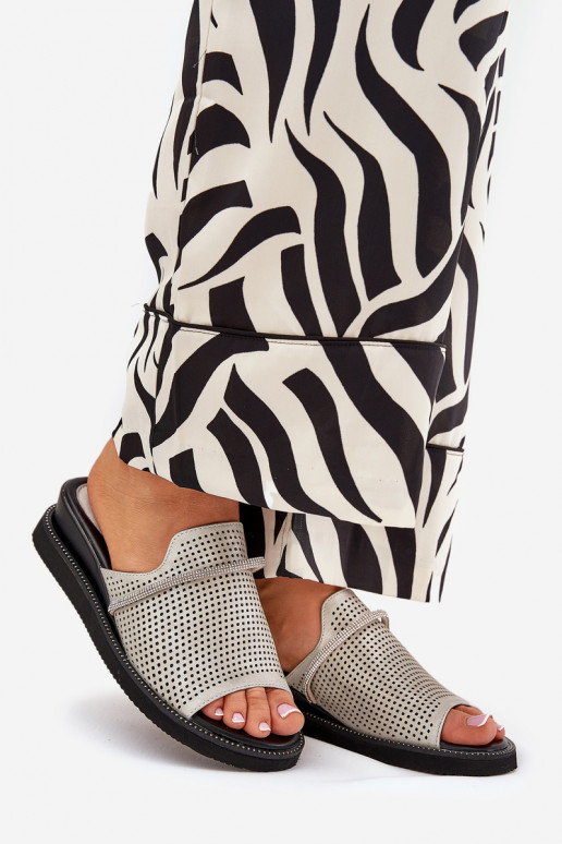 Damenhausschuhe Auf einem Keil Mit Zierband Silberfarbe TeriZues