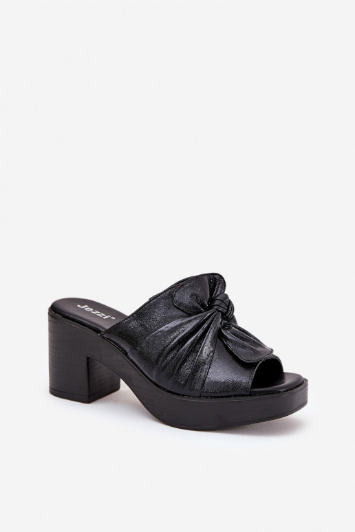 Damenhausschuhe mit Absätzen aus Öko-Leder schZuarze Farbe Kikilla