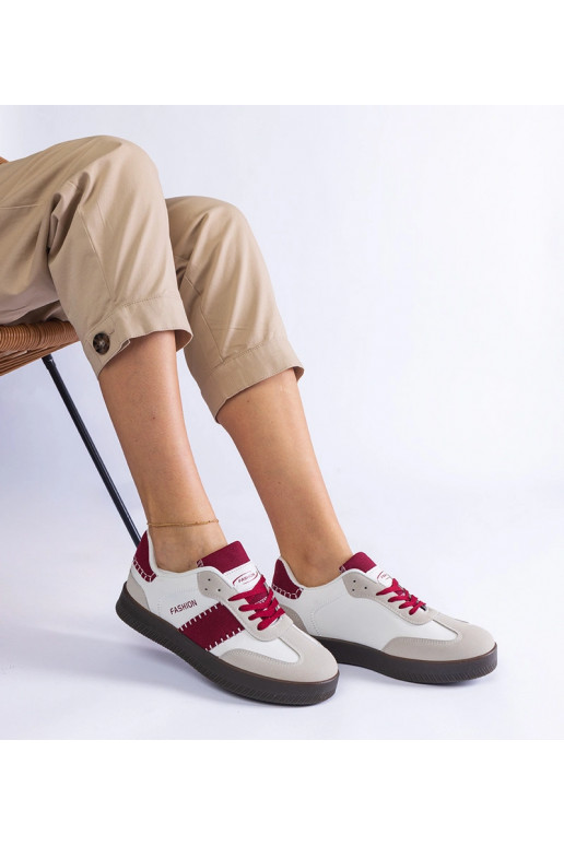 Bordeaux Sneakers auf Plateausohle...