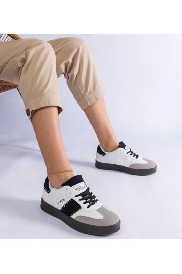 Weiße Sneakers auf...