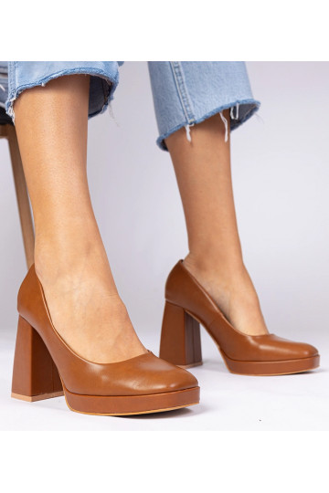 Braune Pumps mit kräftigem...