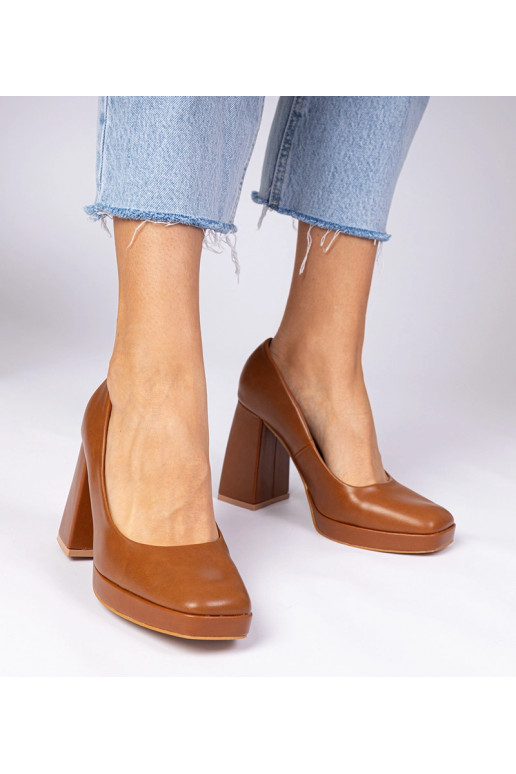 Braune Pumps mit kräftigem...