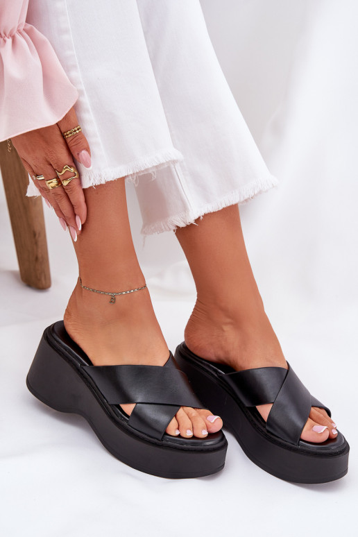 Damenhausschuhe mit einer Plattform I Koturnie schZuarze Farbe Nelithraea Damenhausschuhe mit einer Plattform I Koturnie schZuarze Farbe Nelithraea