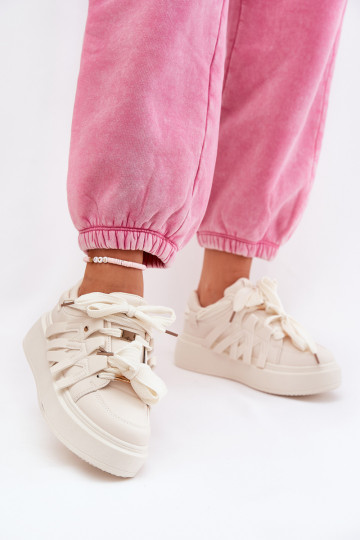Sportliche Schuhe aus Kunstleder mit Plateau 2