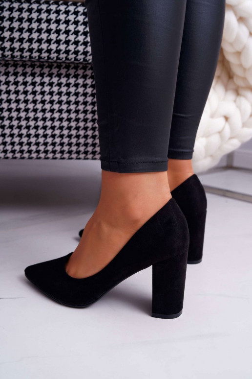 Wildleder-Pumps in schwarzer Farbe... Wildleder-Pumps in schwarzer Farbe...