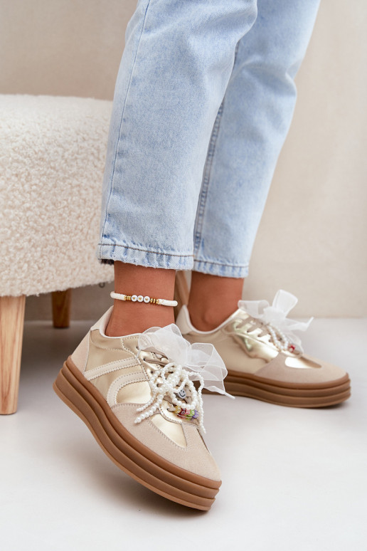 Sneakers Stilvollllschuhe Feminin mit einer Plattform mit schönen Details Beige-goldene Farbe Vinness Sneakers Stilvollllschuhe Feminin mit einer Plattform mit schönen Details Beige-goldene Farbe Vinness