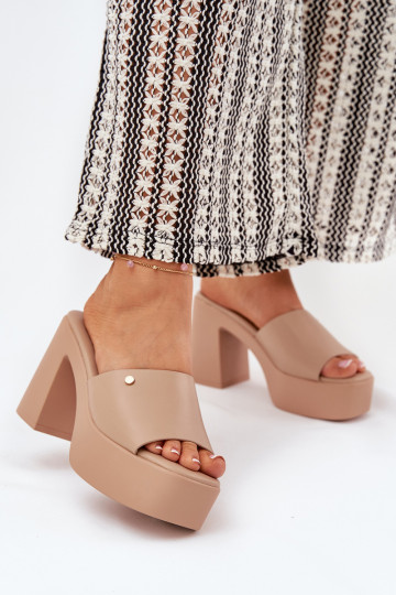 Feminin Hausschuhe aus Öko-Leder mit Absätzen und Plattform Khaki-Farbe Tamirella 2