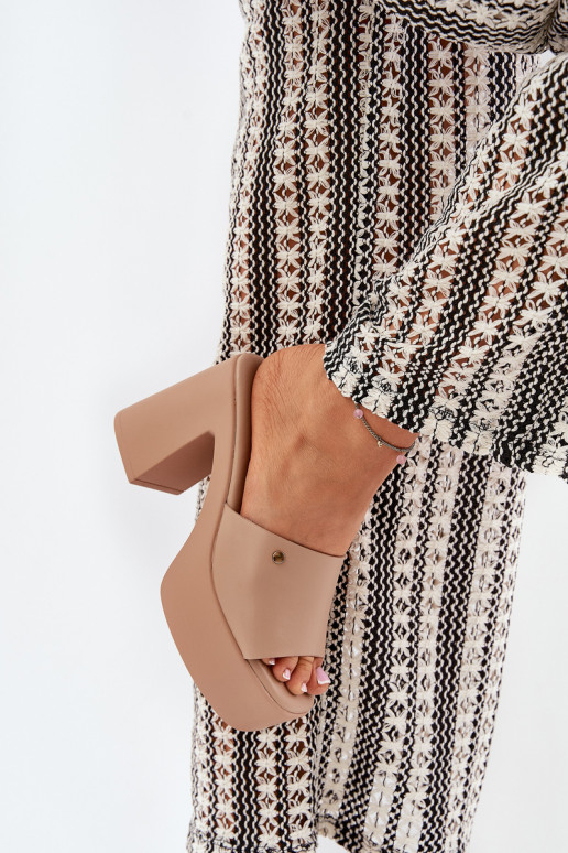 Feminin Hausschuhe aus Öko-Leder mit Absätzen und Plattform Khaki-Farbe Tamirella