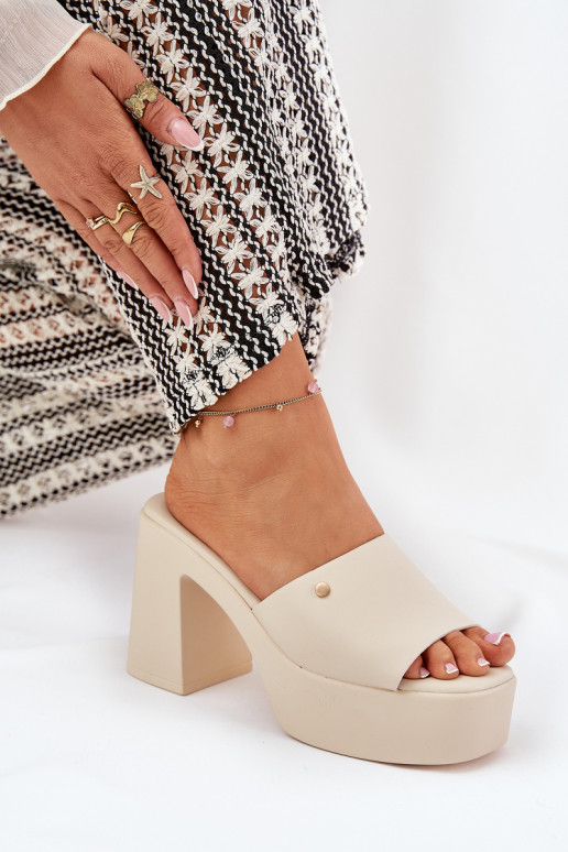 Feminin Hausschuhe aus Öko-Leder mit Absätzen und Plattform elfenbeinfarbe Tamirella