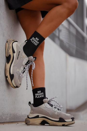 Socken Feminin mit einer Notiz NO DRAMA PLEASE schZuarze Farbe