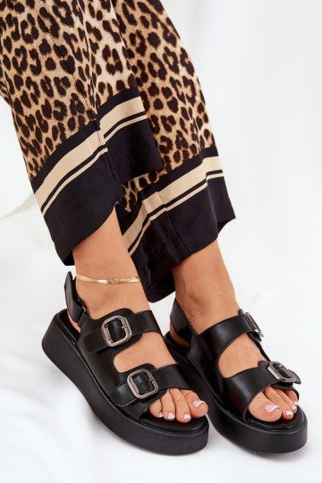 Damensandalen mit einer Plattform I Koturnie mit Schnallen schZuarze Farbe Genorre