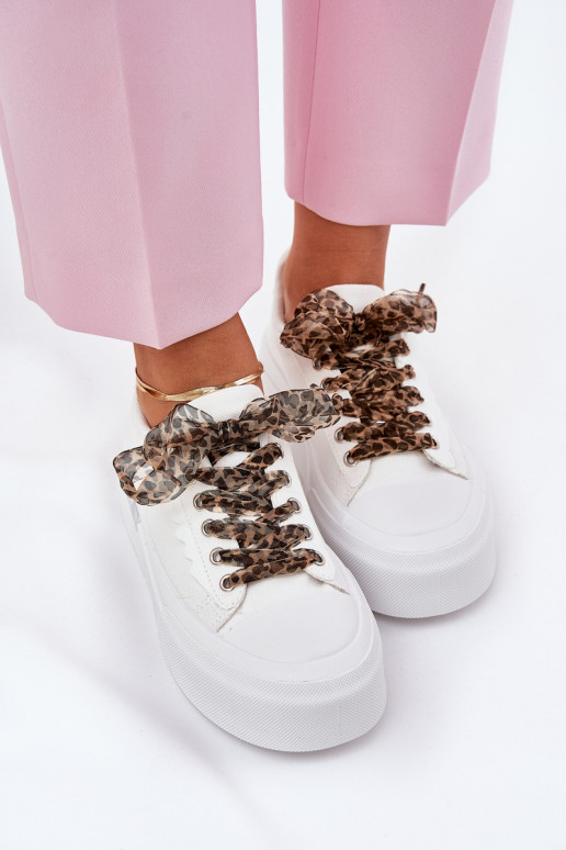 Freizeitschuhe mit einer Plattform Mit Dekorationen Schnürungm Zueiße Farbe Zidora Freizeitschuhe mit einer Plattform Mit Dekorationen Schnürungm Zueiße Farbe Zidora