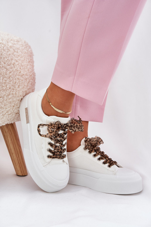 Freizeitschuhe mit einer Plattform Mit Dekorationen Schnürungm Zueiße Farbe Zidora Freizeitschuhe mit einer Plattform Mit Dekorationen Schnürungm Zueiße Farbe Zidora
