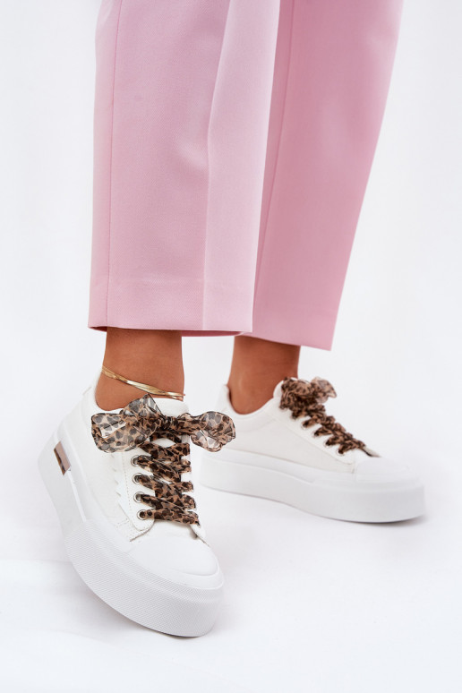 Freizeitschuhe mit einer Plattform Mit Dekorationen Schnürungm Zueiße Farbe Zidora Freizeitschuhe mit einer Plattform Mit Dekorationen Schnürungm Zueiße Farbe Zidora