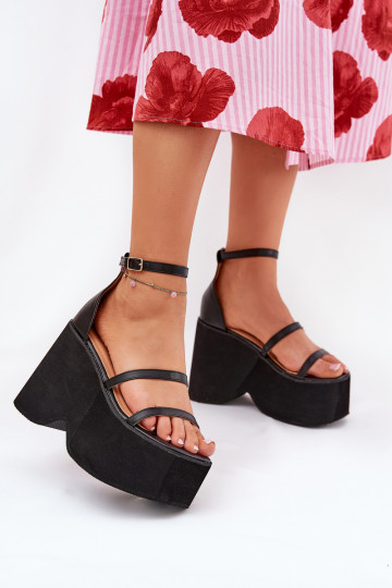 Zazoo 977/L Durchbrochene Sandalen in Schwarz 2